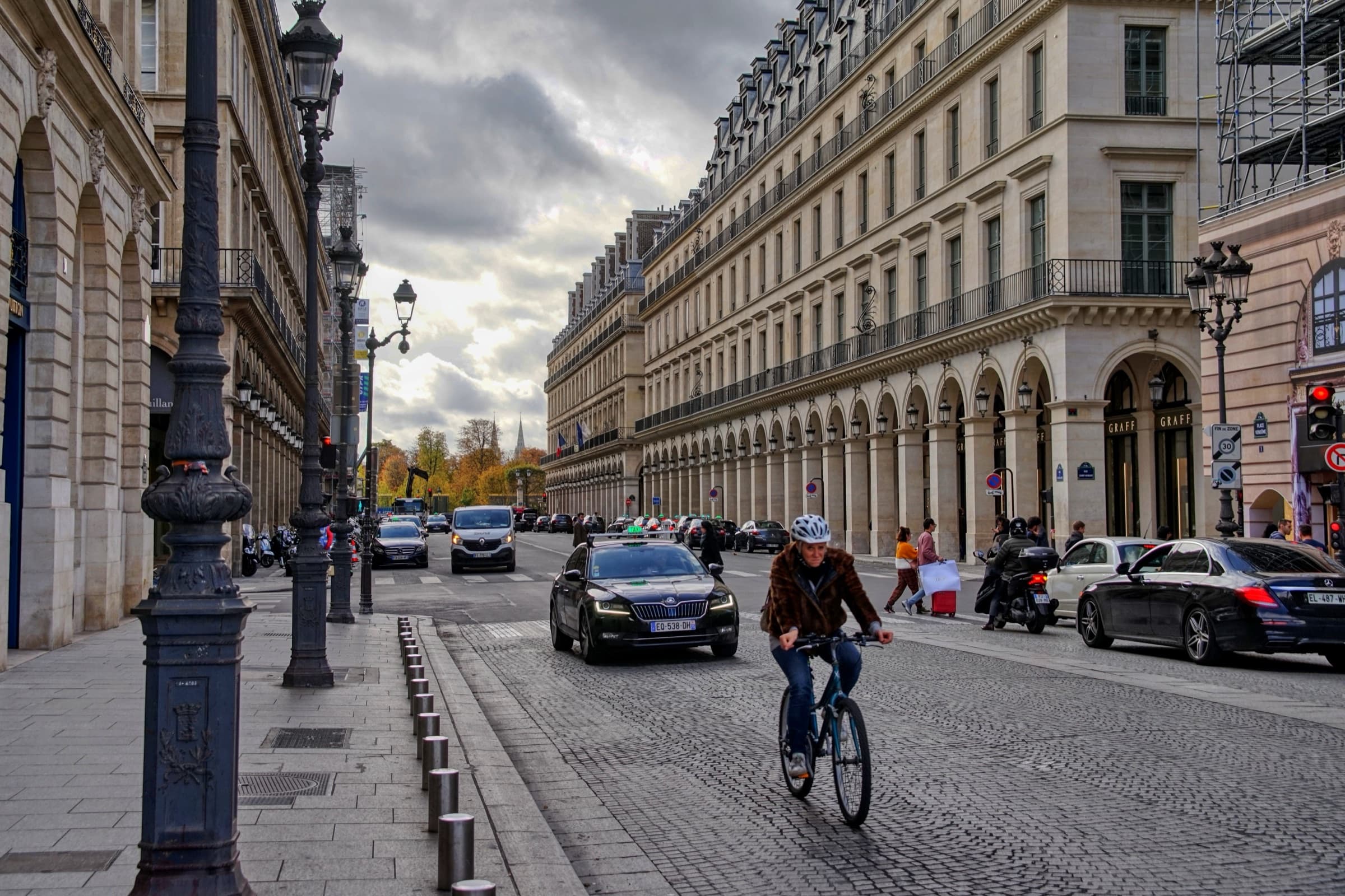 An autumn day on the rue Saint-Honoré, the Costes wing in the background