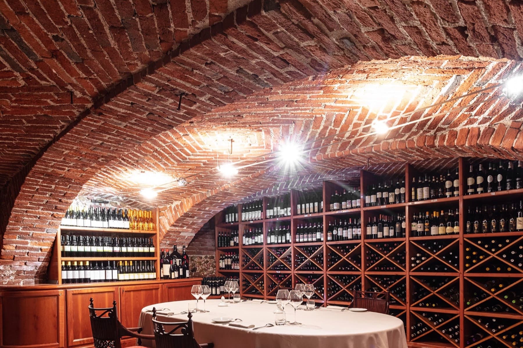 Vaulted brick cantina at Antica Corona Reale in Cervere.